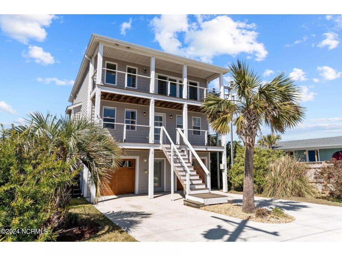 Picture of Home For Sale in Surf City, North Carolina, United States