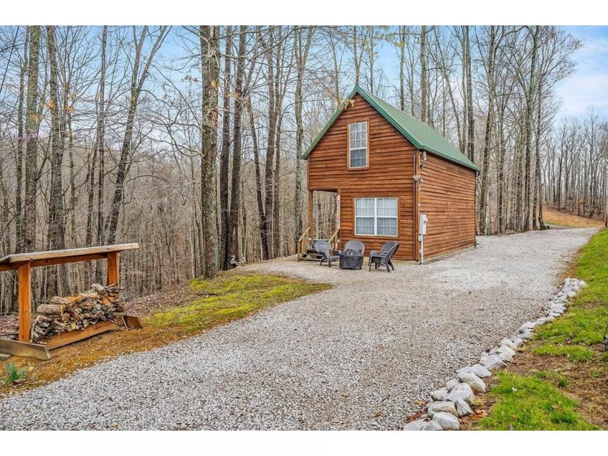 Picture of Home For Sale in Hilham, Tennessee, United States