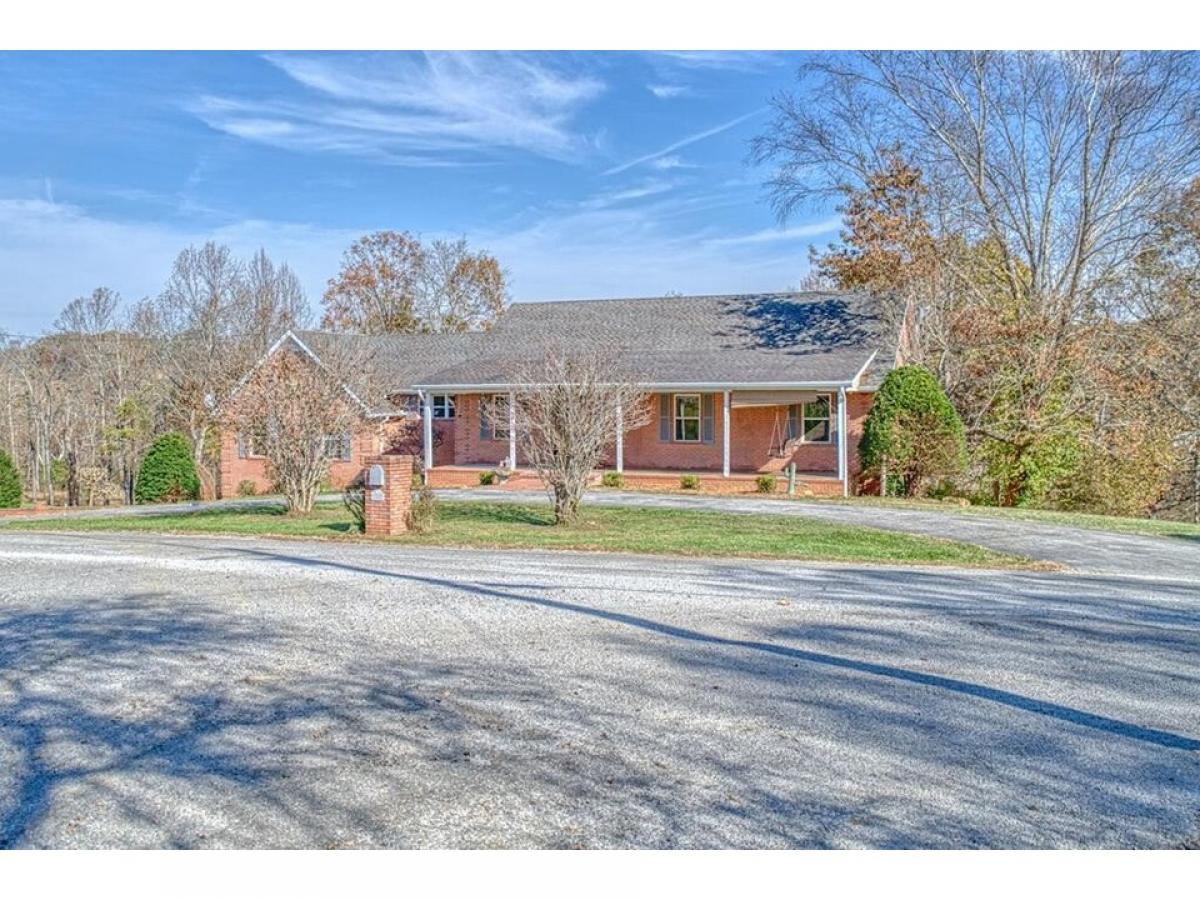 Picture of Home For Sale in Livingston, Tennessee, United States