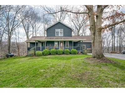 Home For Sale in Byrdstown, Tennessee