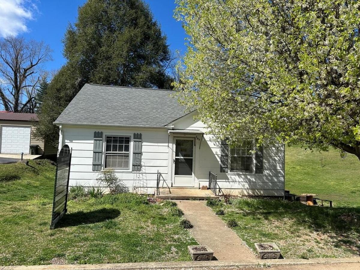 Picture of Home For Sale in Sparta, Tennessee, United States