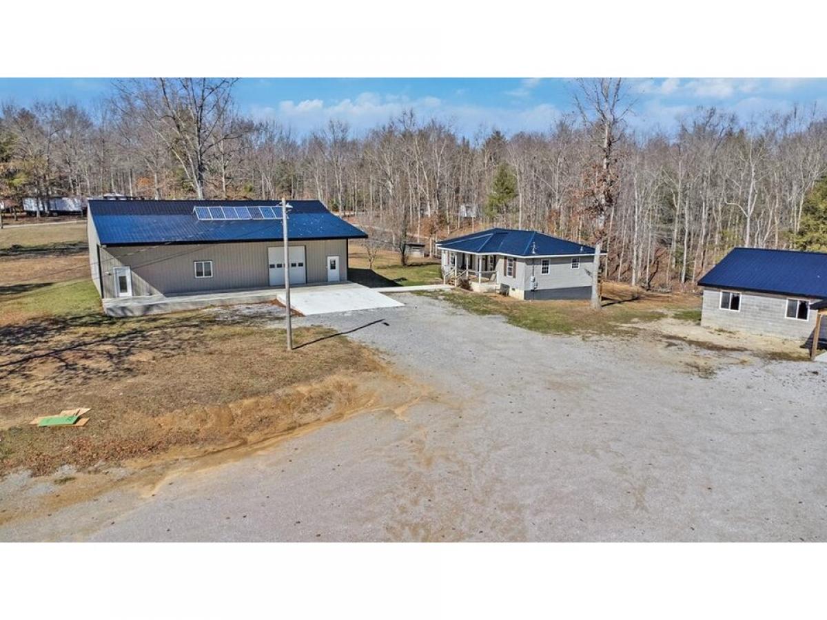 Picture of Home For Sale in Allardt, Tennessee, United States