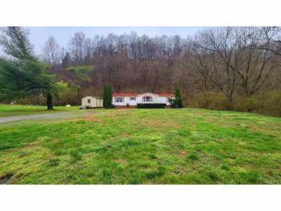Home For Sale in Celina, Tennessee