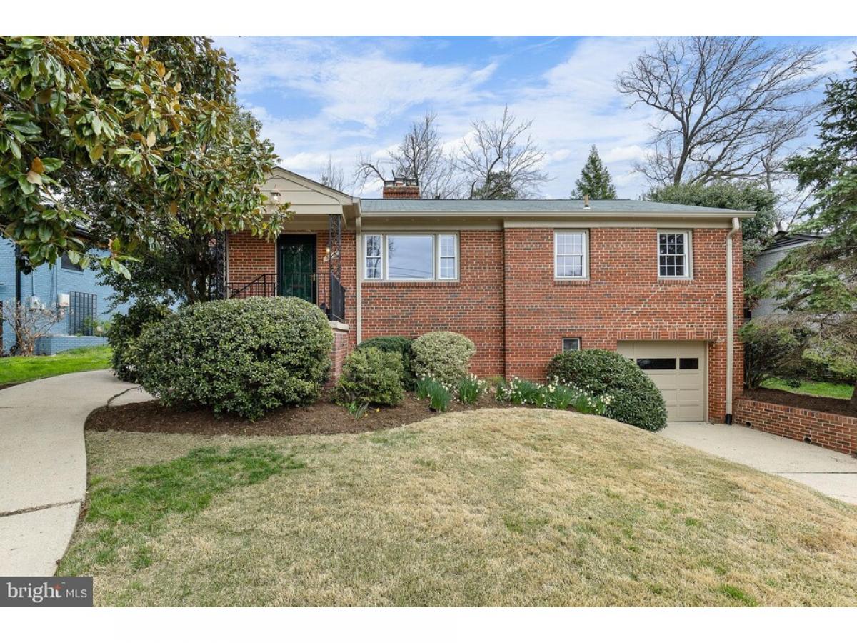 Picture of Home For Sale in Alexandria, Virginia, United States