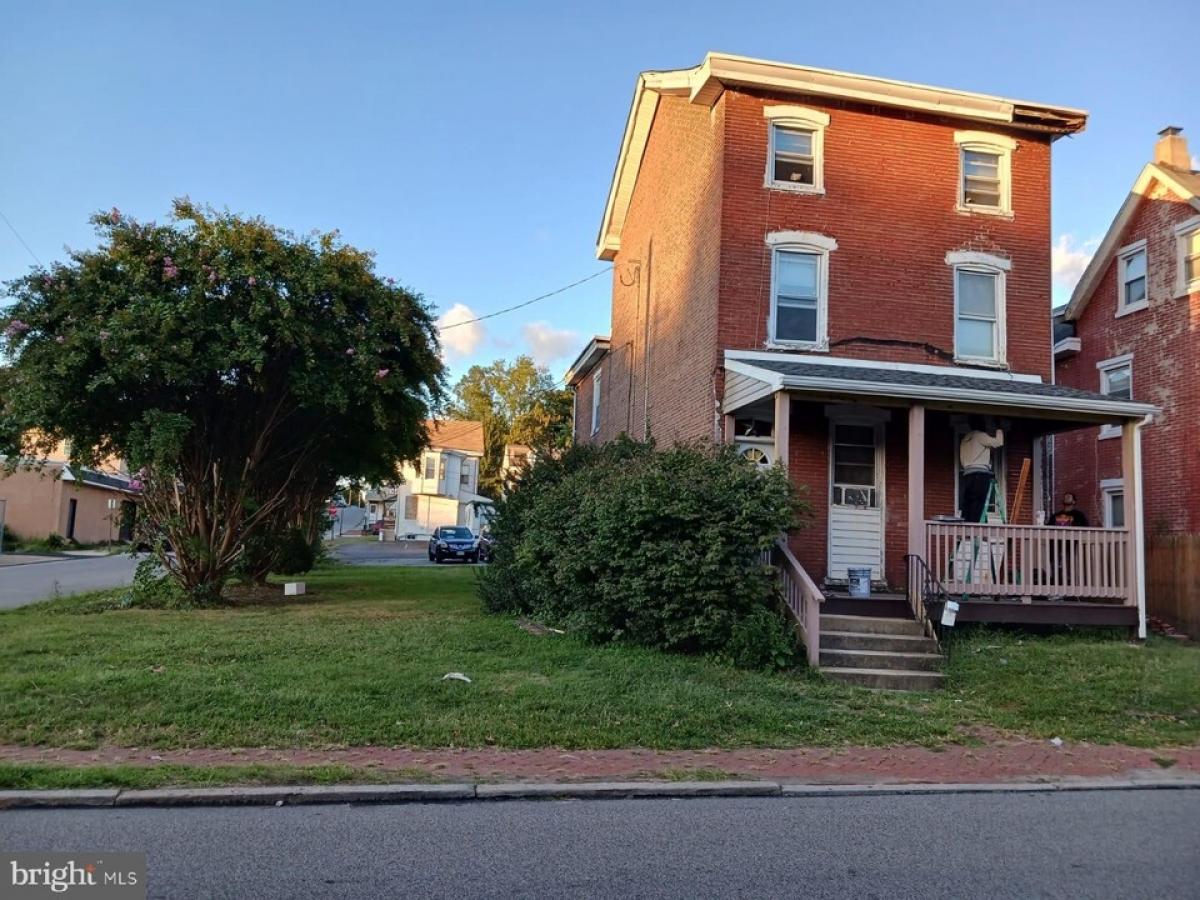 Picture of Multi-Family Home For Sale in Brookhaven, Pennsylvania, United States