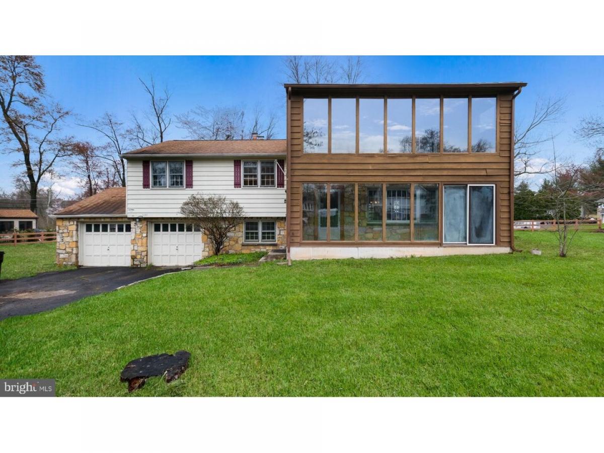 Picture of Home For Sale in Warminster, Pennsylvania, United States
