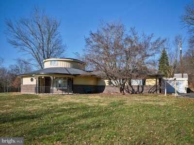 Home For Sale in Kintnersville, Pennsylvania