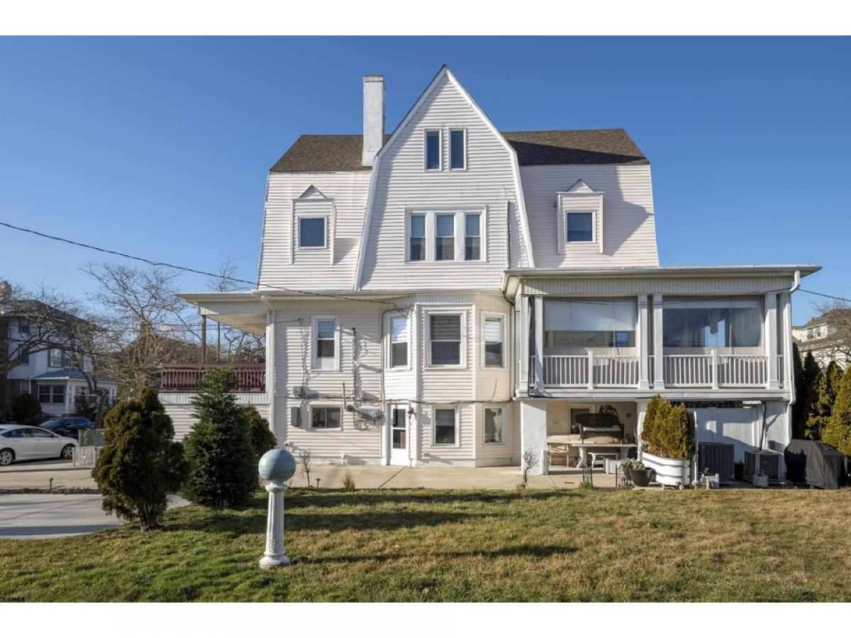 Picture of Home For Sale in Lower Chelsea, New Jersey, United States