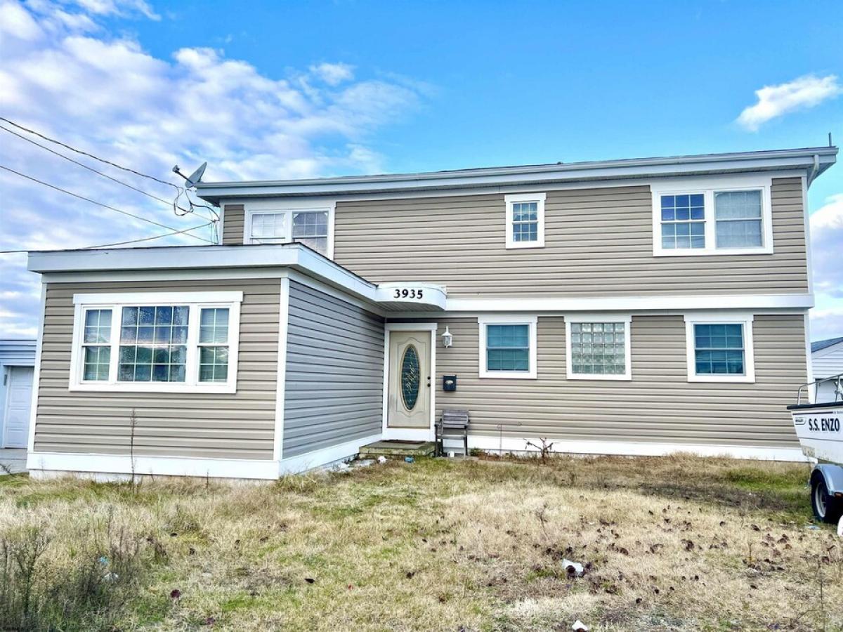 Picture of Multi-Family Home For Sale in Brigantine, New Jersey, United States