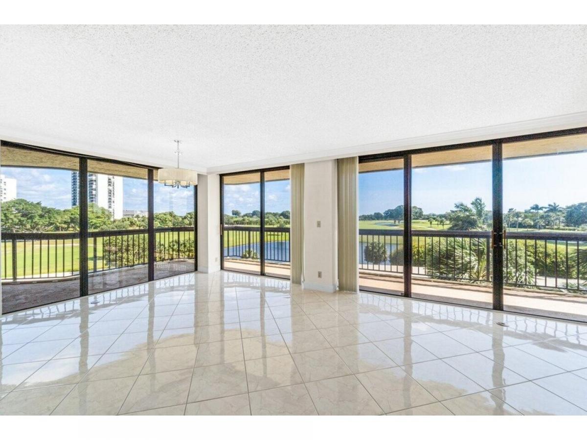 Picture of Home For Sale in West Palm Beach, Florida, United States
