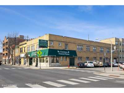Commercial Building For Sale in Chicago, Illinois