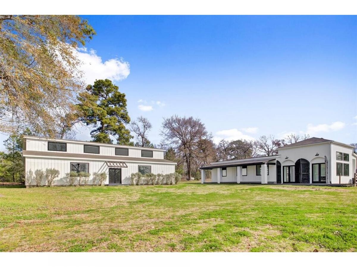 Picture of Home For Sale in Montgomery, Texas, United States