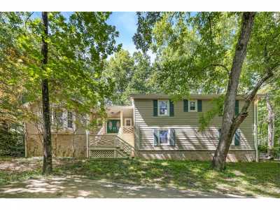 Home For Sale in Signal Mountain, Tennessee