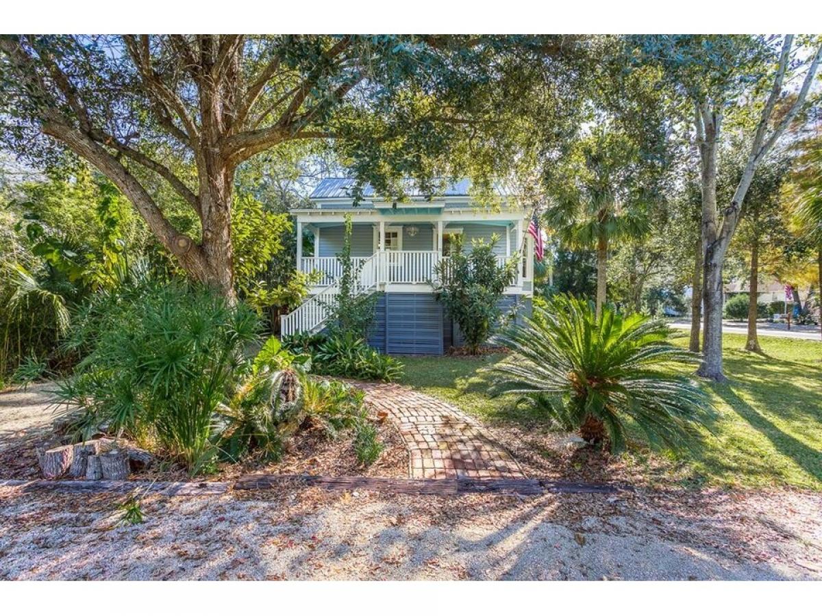 Picture of Home For Sale in Apalachicola, Florida, United States