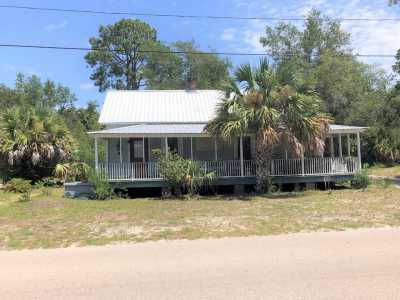 Home For Sale in Carrabelle, Florida