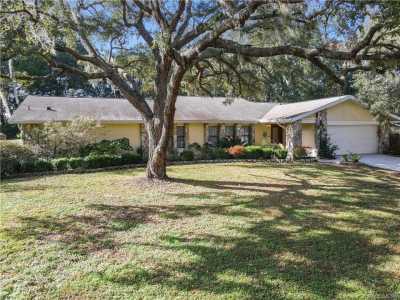 Home For Sale in Crystal River, Florida