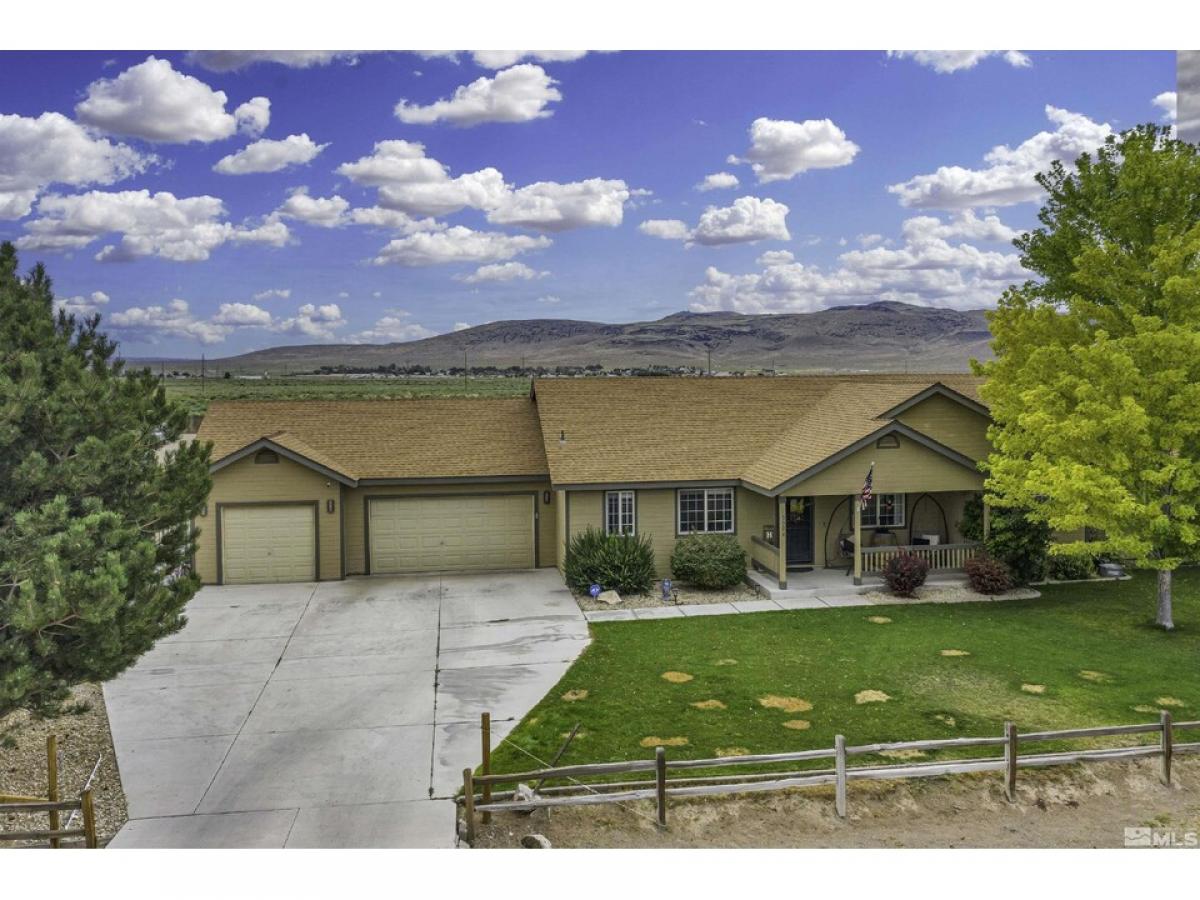 Picture of Home For Sale in Stagecoach, Nevada, United States
