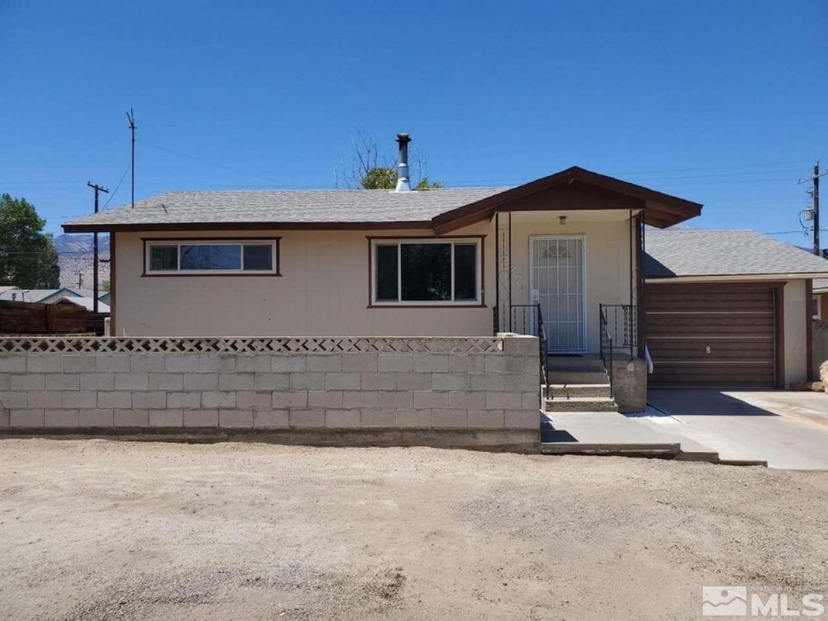 Picture of Multi-Family Home For Sale in Hawthorne, Nevada, United States
