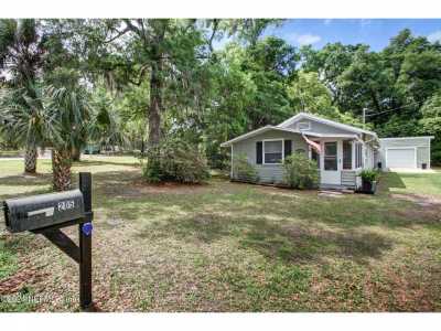 Home For Sale in Pomona Park, Florida