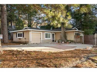 Home For Sale in Rimforest, California