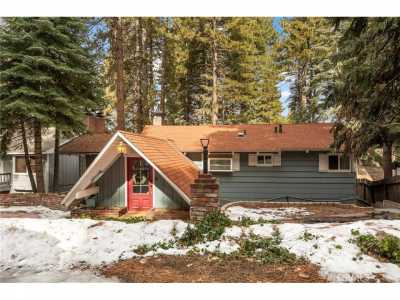 Home For Sale in Running Springs, California