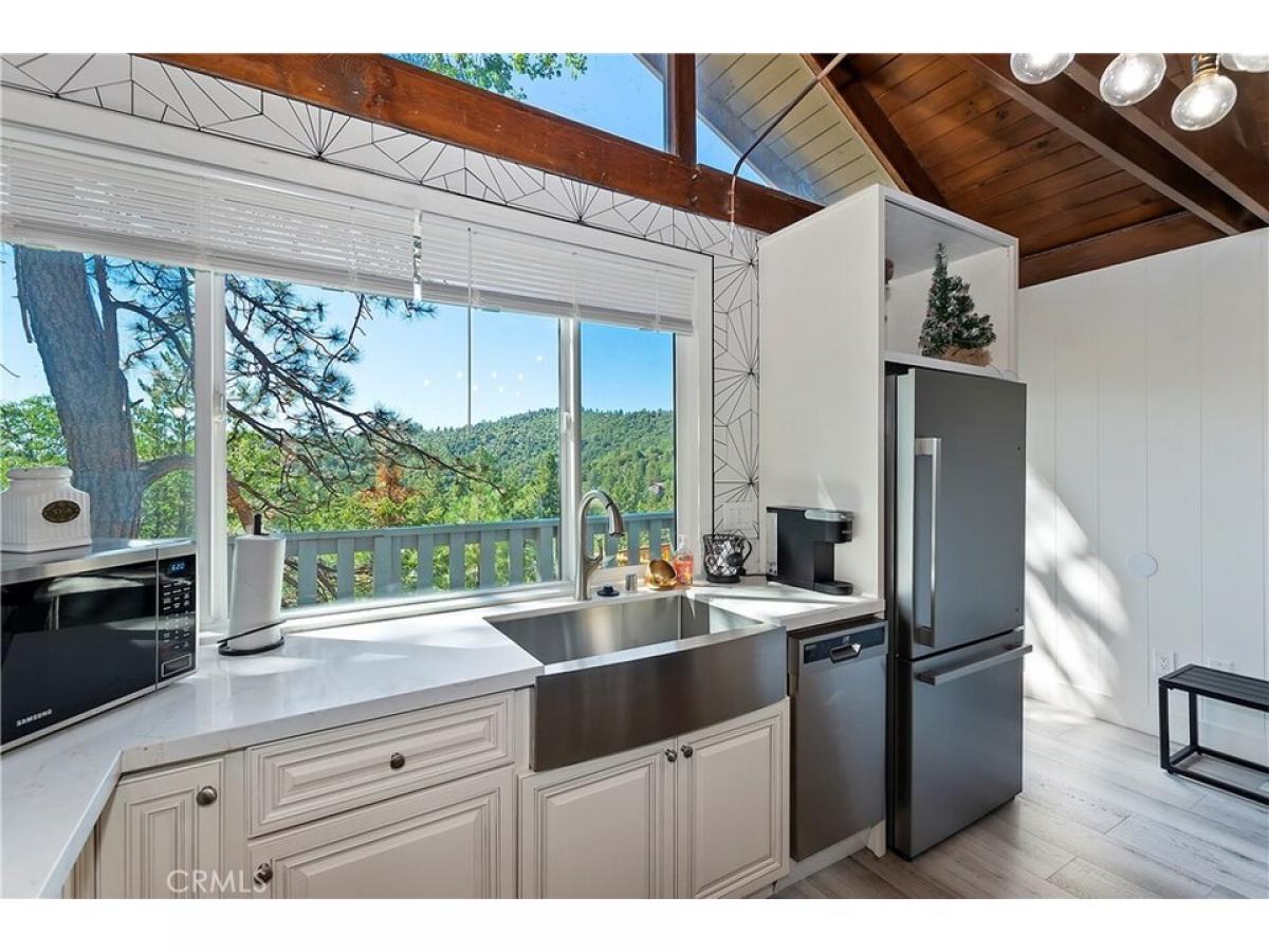 Picture of Home For Sale in Arrowbear, California, United States