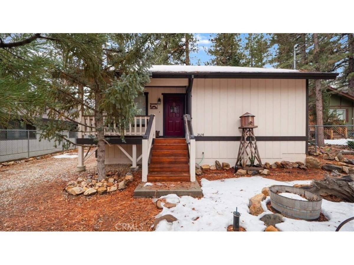 Picture of Home For Sale in Big Bear City, California, United States