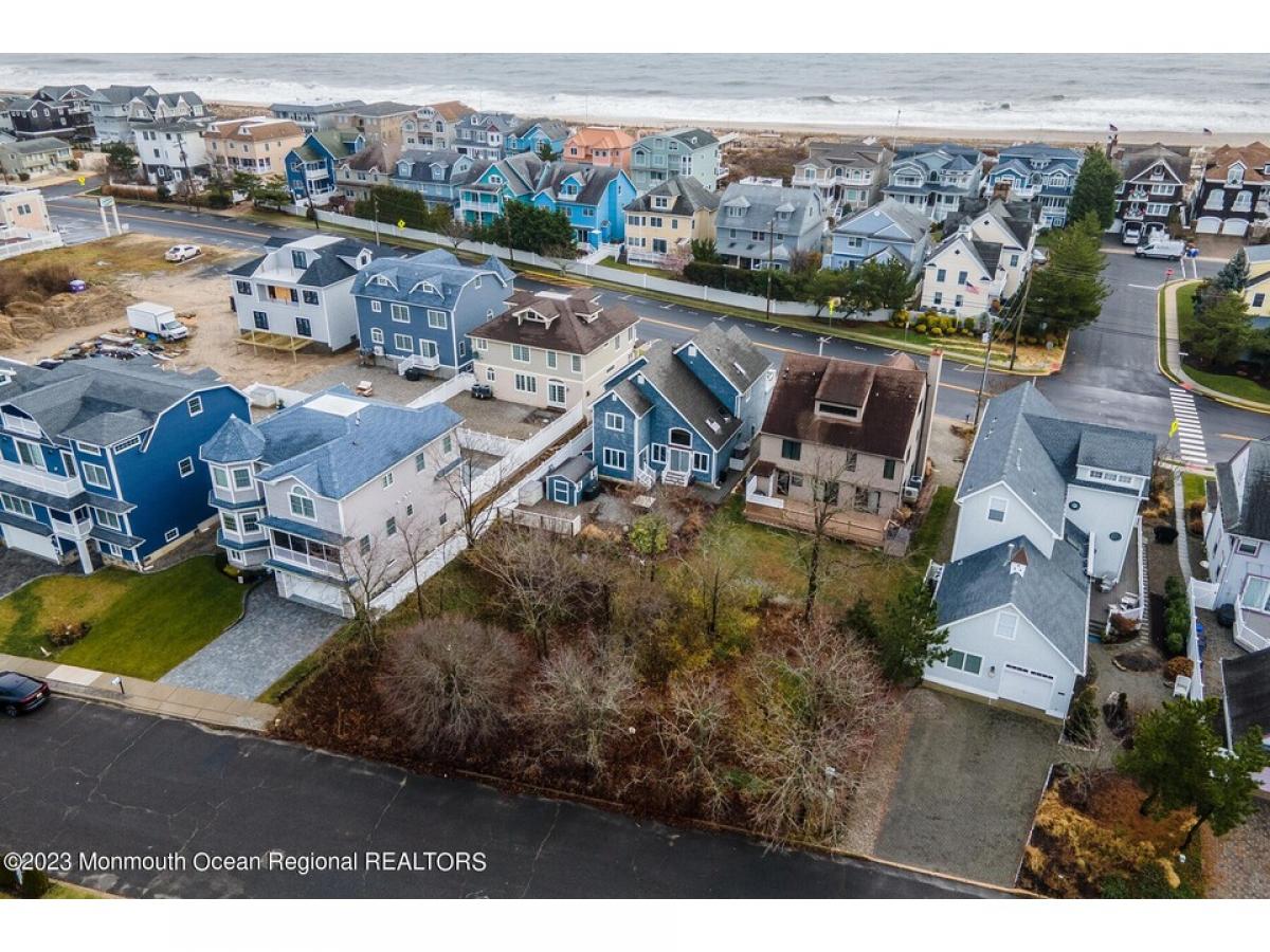 Picture of Home For Sale in Point Pleasant Beach, New Jersey, United States