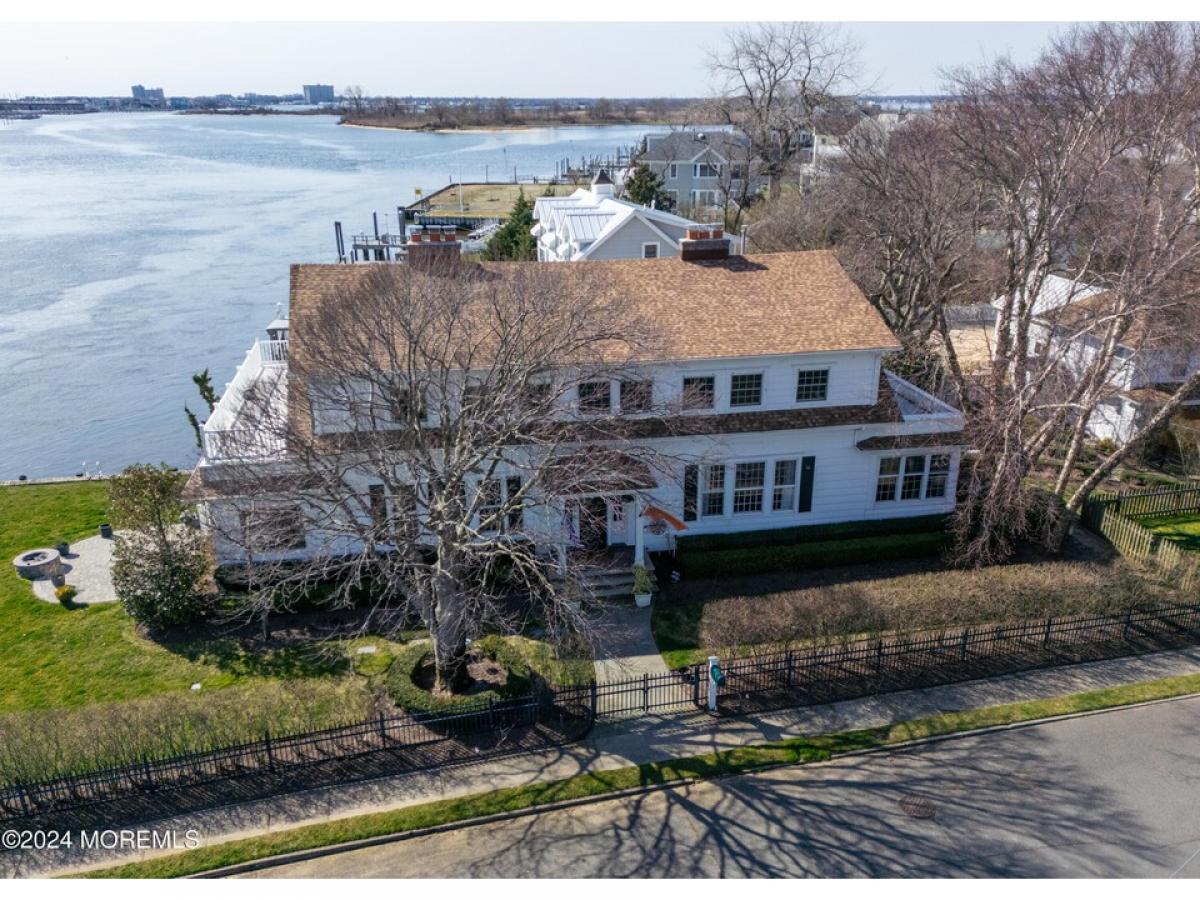 Picture of Home For Sale in Rumson, New Jersey, United States