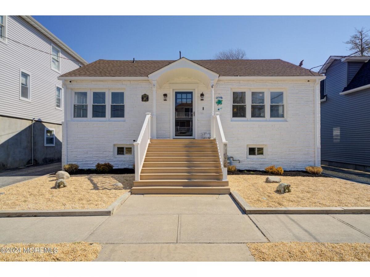Picture of Home For Sale in Ocean Gate, New Jersey, United States
