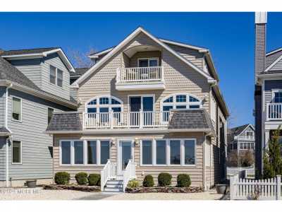 Home For Sale in Manasquan, New Jersey