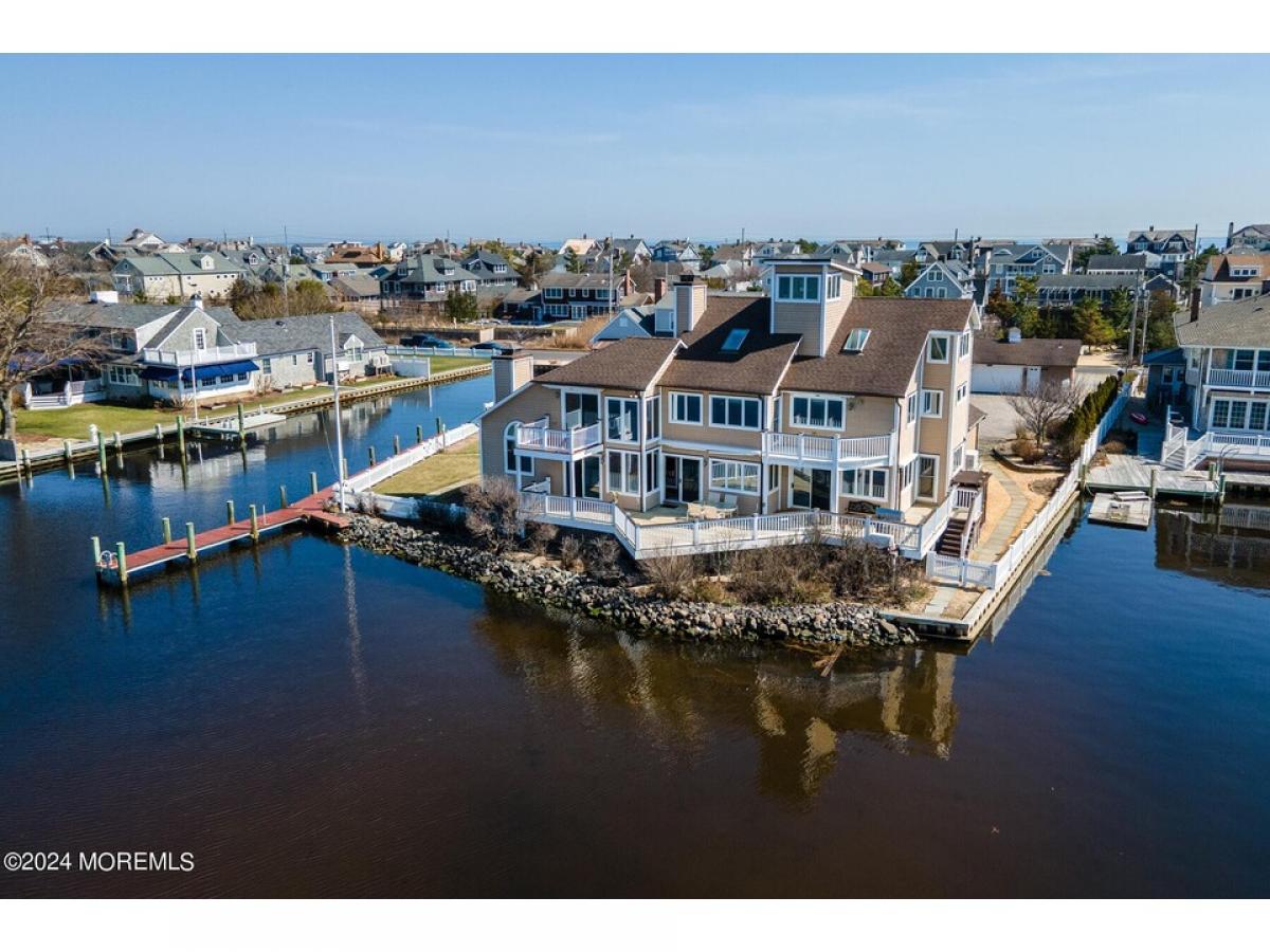 Picture of Home For Sale in Bay Head, New Jersey, United States