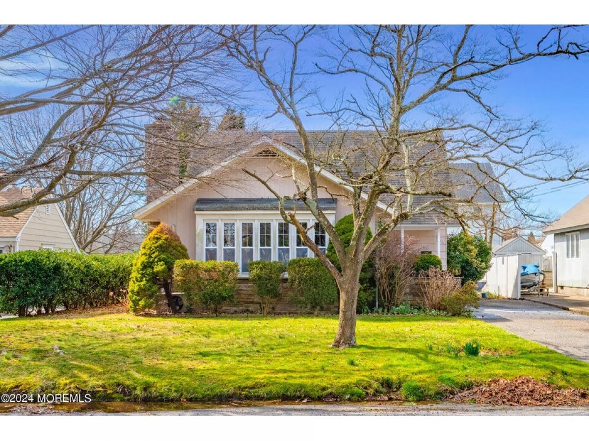 Picture of Home For Sale in Brielle, New Jersey, United States
