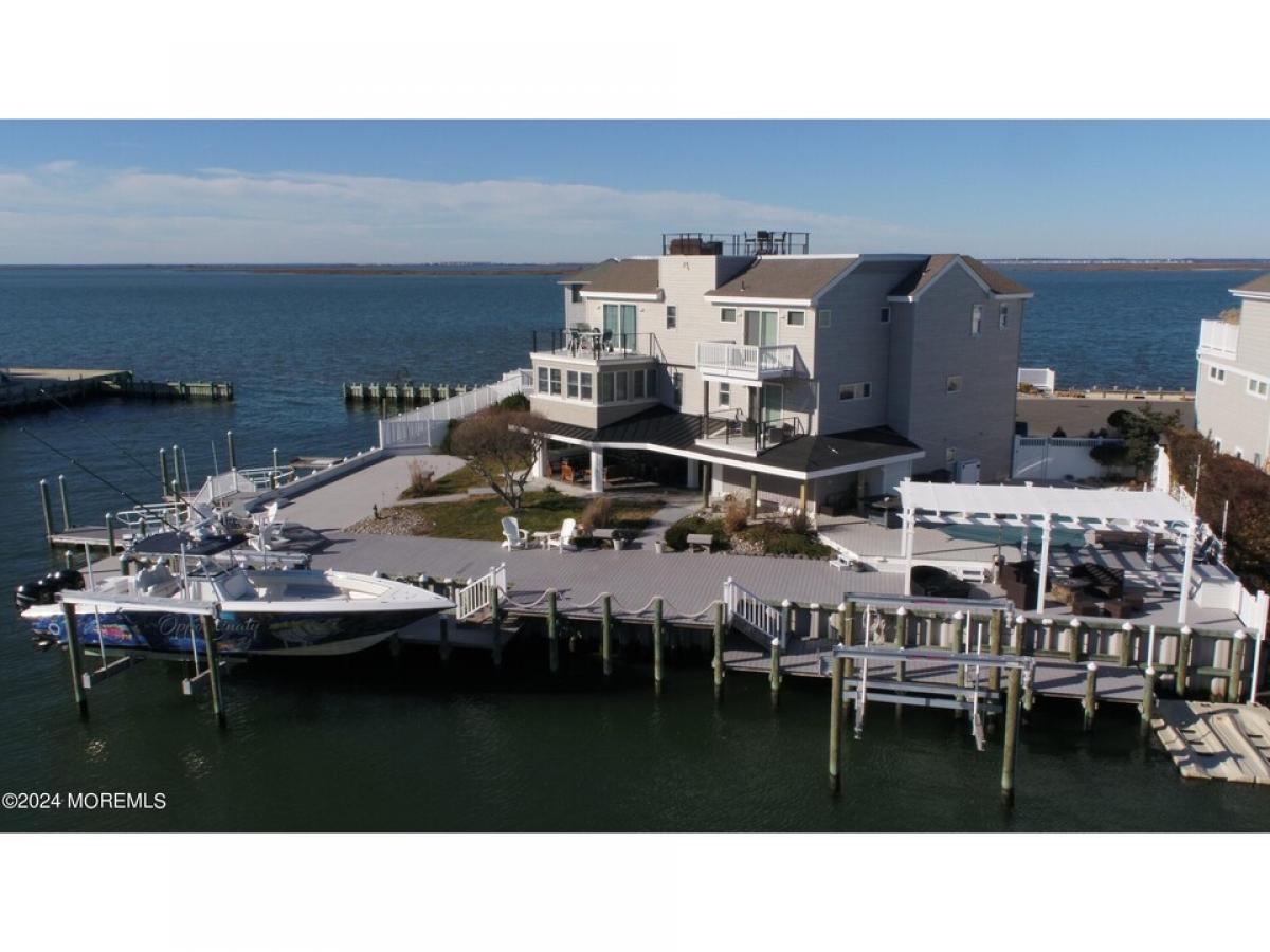 Picture of Home For Sale in Long Beach Twp, New Jersey, United States