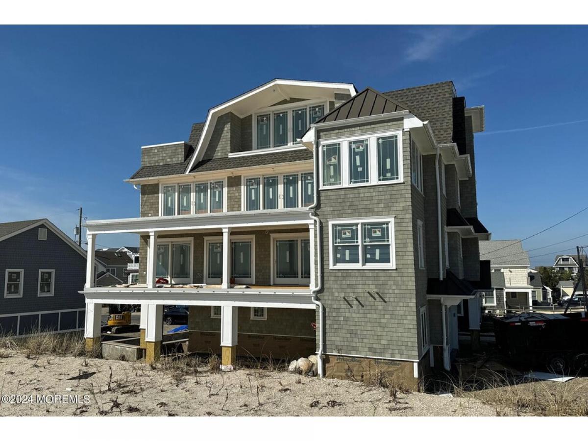 Picture of Home For Sale in Mantoloking, New Jersey, United States