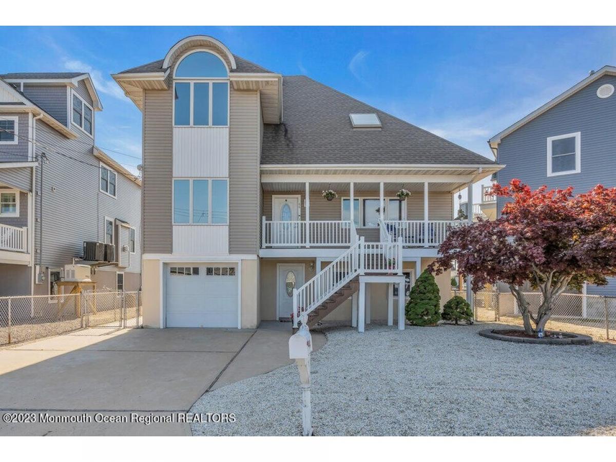 Picture of Home For Sale in Toms River, New Jersey, United States