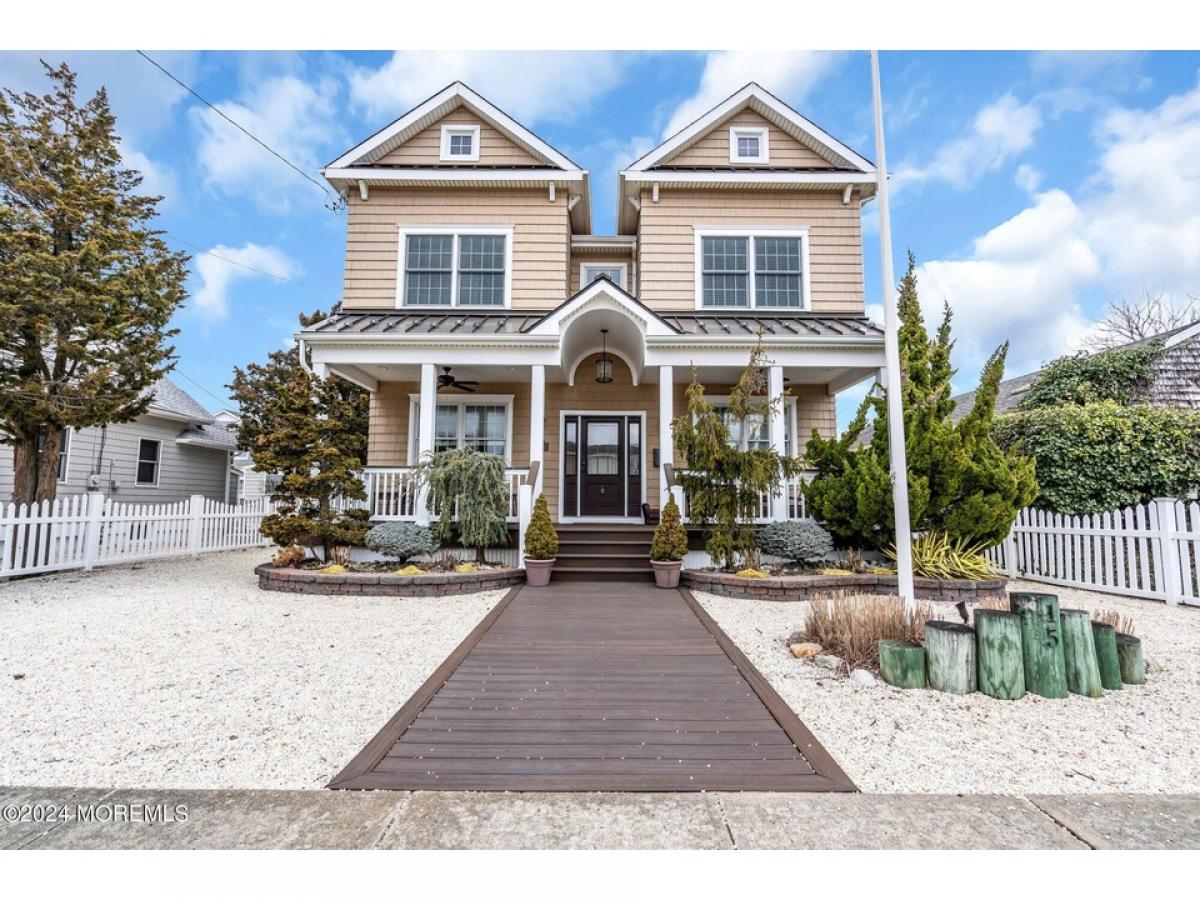 Picture of Home For Sale in Lavallette, New Jersey, United States