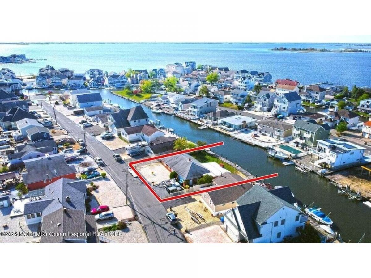 Picture of Home For Sale in Toms River, New Jersey, United States