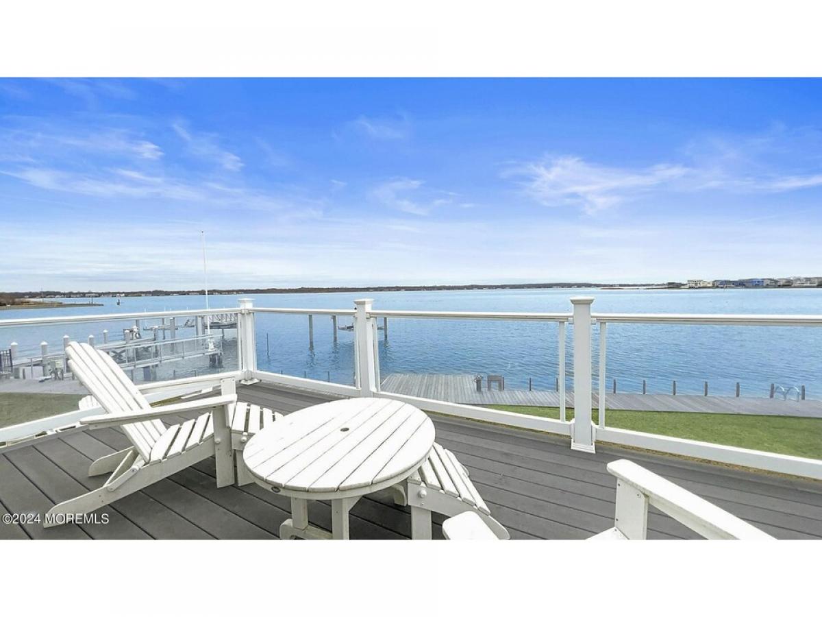 Picture of Home For Sale in Oceanport, New Jersey, United States