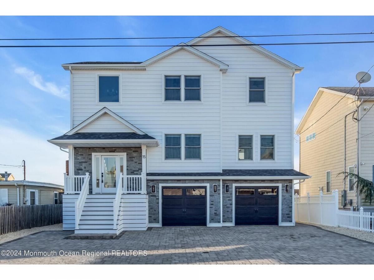 Picture of Home For Sale in Beach Haven West, New Jersey, United States