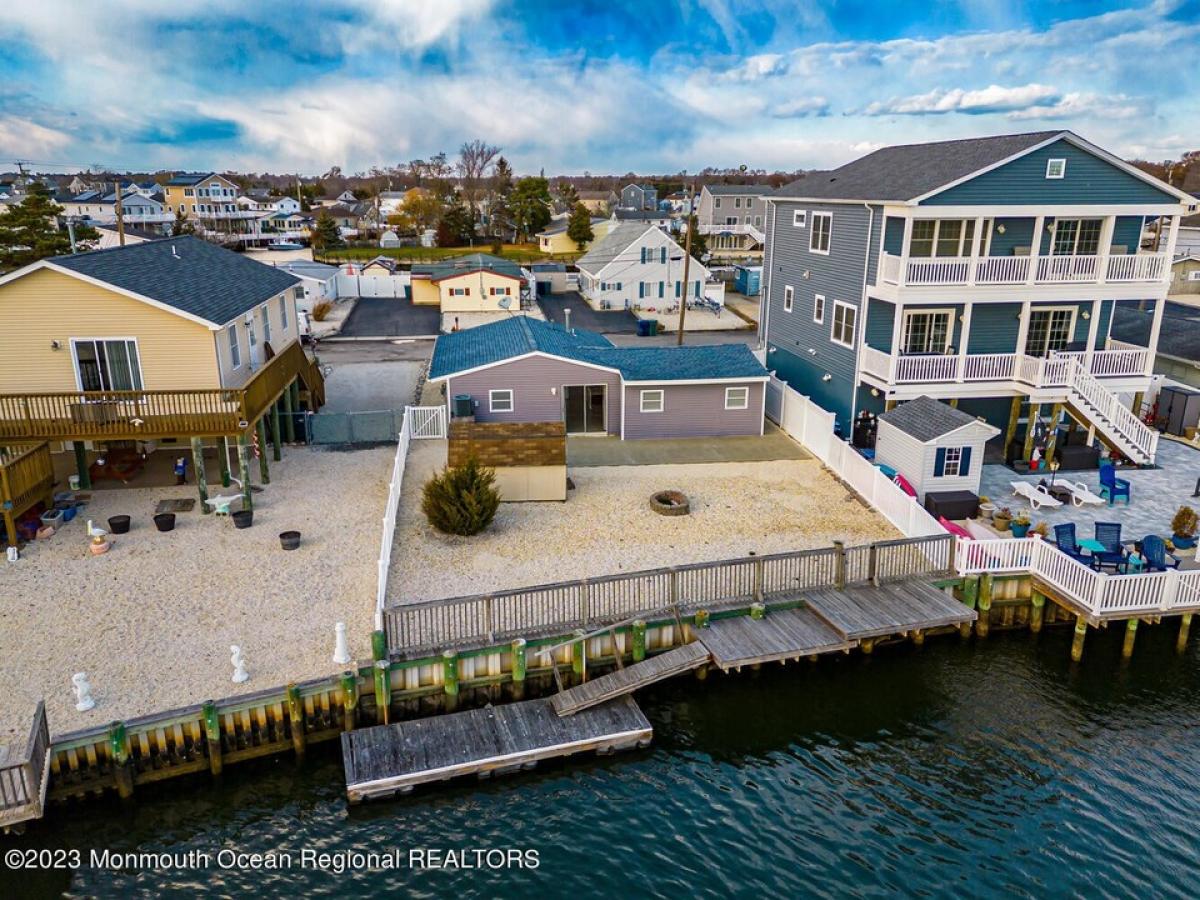 Picture of Home For Sale in Little Egg Harbor, New Jersey, United States