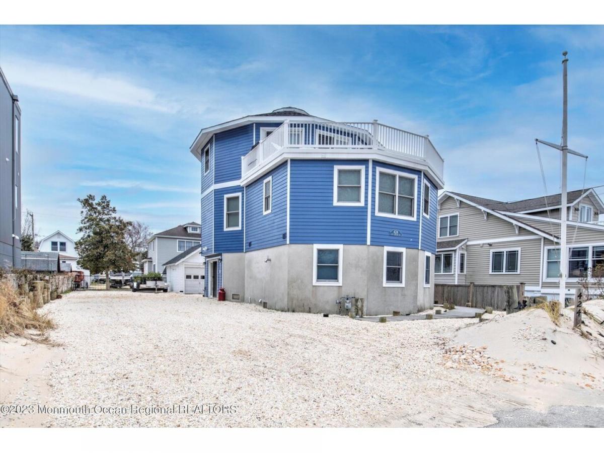 Picture of Home For Sale in Ocean Gate, New Jersey, United States