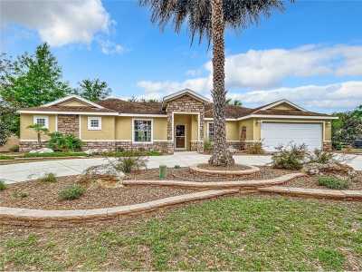 Home For Sale in Oxford, Florida