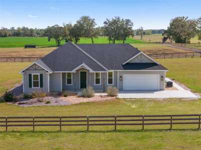 Home For Sale in Newberry, Florida