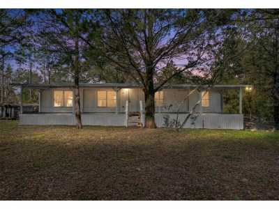 Home For Sale in Morriston, Florida