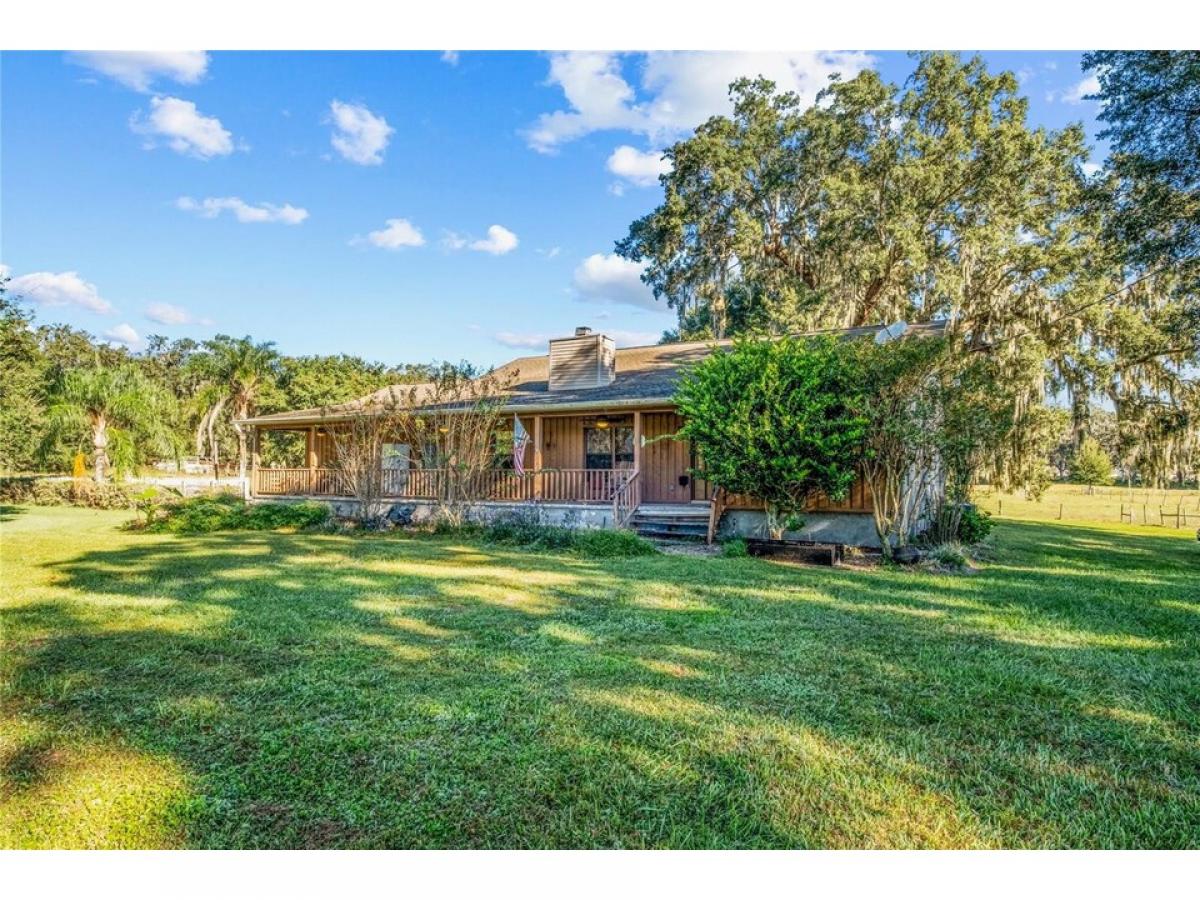 Picture of Home For Sale in Oxford, Florida, United States