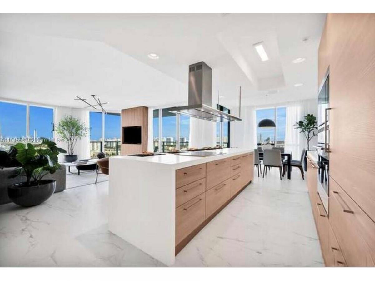 Picture of Home For Sale in North Miami Beach, Florida, United States