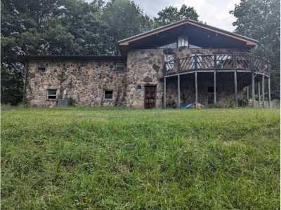 Home For Sale in Thorn Hill, Tennessee