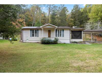 Home For Sale in Blaine, Tennessee