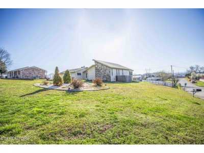 Home For Sale in Lenoir City, Tennessee
